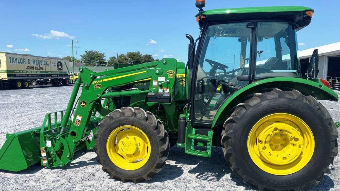 John Deere ciągnik kompaktowy 3-cylindrowy do małych gospodarstw